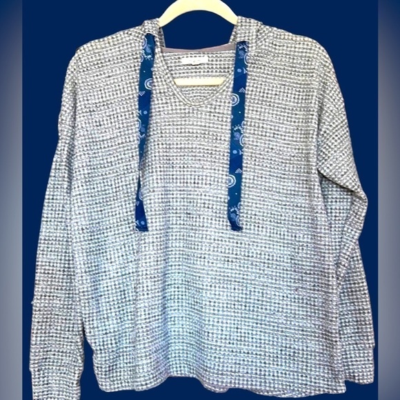 MAURICES Gray Thermal Weave Pullover With Hood, Size Medium, GUC. - Picture 1 of 6